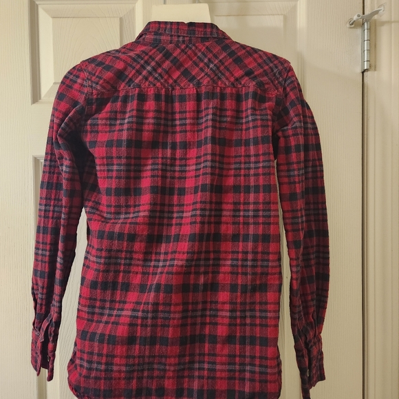 Beaver Canoe Plaid Flanel top - Picture 7 of 7